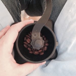 idealna kawa - mielona w ręcznym młynku
